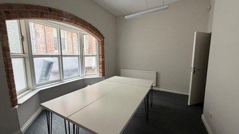 150 sq ft suite photo
