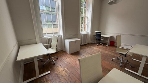 198 sq ft suite photo 4
