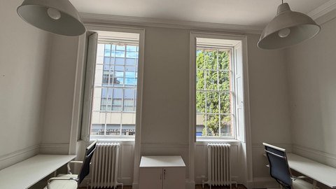 198 sq ft suite photo 3