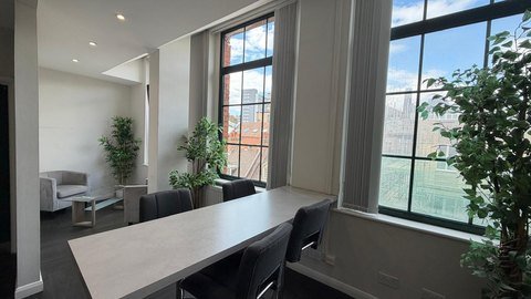 265 sq ft suite photo 8