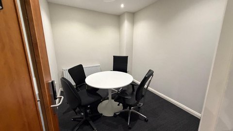 265 sq ft suite photo 6