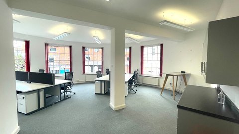 660 sq ft suite photo