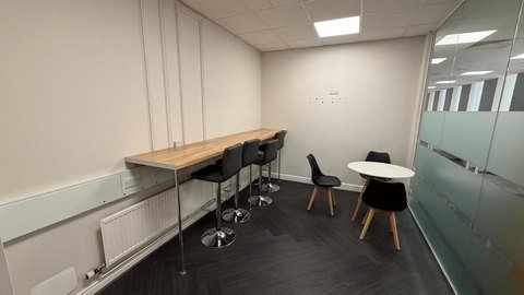 2,200 sq ft suite photo 3