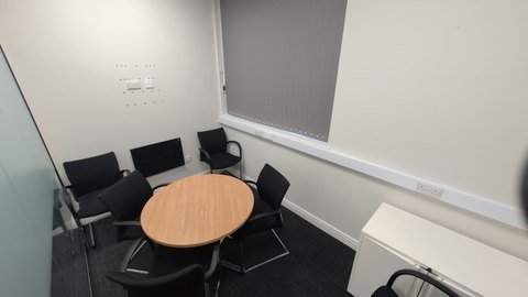 1,380 sq ft suite photo 8