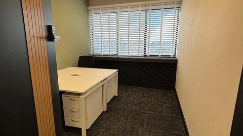 132 sq ft suite photo 3