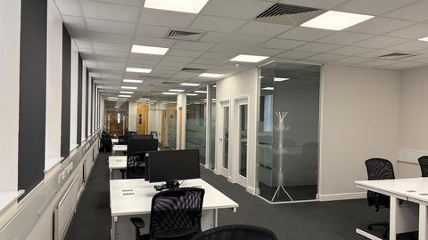 2,200 sq ft suite photo 8