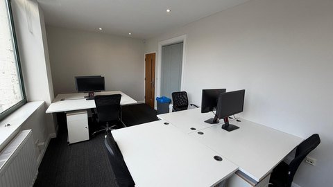 265 sq ft suite photo 5