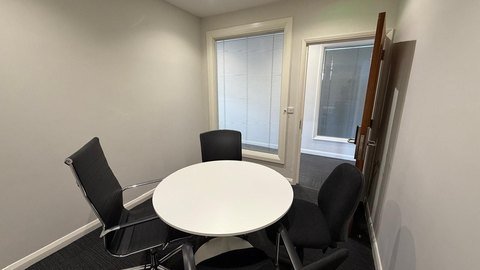 265 sq ft suite photo 4