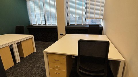 190 sq ft suite photo 3