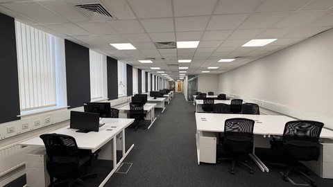 2,200 sq ft suite photo 5