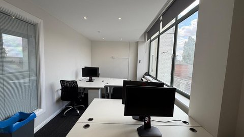 265 sq ft suite photo 3