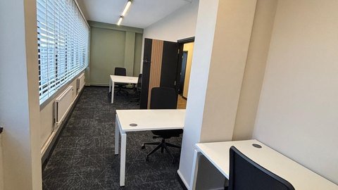 249 sq ft suite photo 3