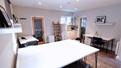 465 sq ft suite photo