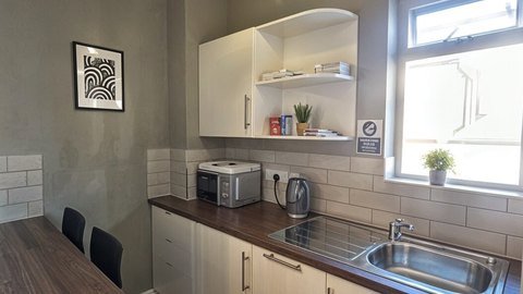 55 sq ft suite photo 4