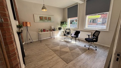 200 sq ft suite photo 4