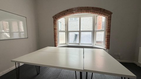 150 sq ft suite photo 3