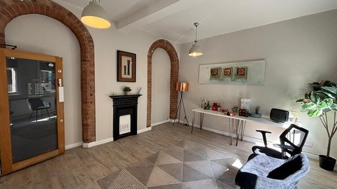 200 sq ft suite photo