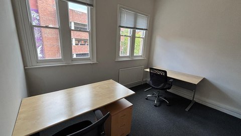 140 sq ft suite photo