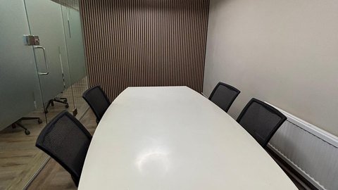 189 sq ft suite photo 3
