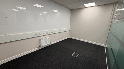 2,200 sq ft suite photo 4