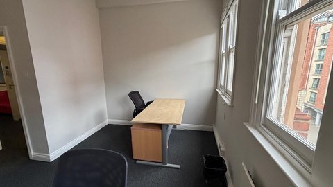 140 sq ft suite photo 3