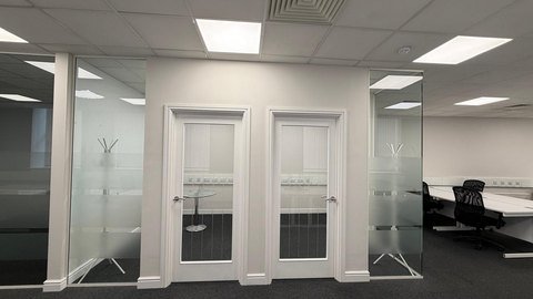 2,200 sq ft suite photo 7
