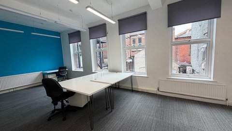390 sq ft suite photo 4