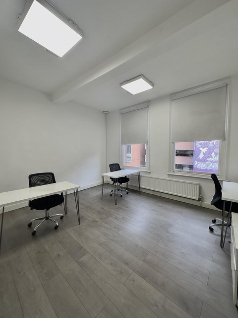 193 sq ft suite photo