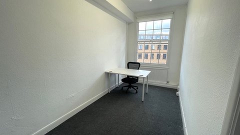 96 sq ft suite serviced office to rent at The Crescent, Leicester — photo 2
