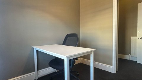 55 sq ft suite photo 3