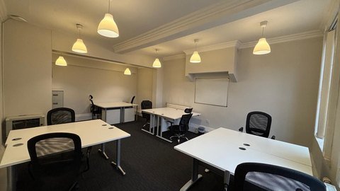 311 sq ft suite photo 3