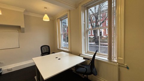311 sq ft suite photo 4