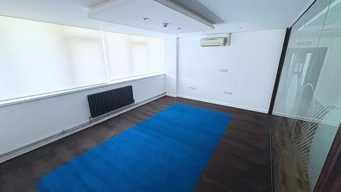 5,200 sq ft suite photo 9
